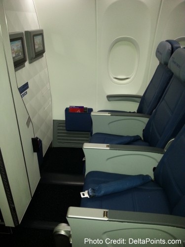 Delta Air Lines 737-900ER photos delta points travel blog (7)