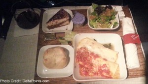 vegitarin pasta 1st class delta transcon Mileage Run Delta Points travel blog rene MKE to LAX (10)
