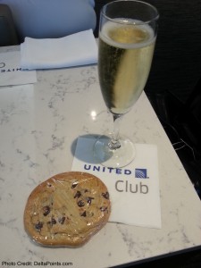 champagne and a cookie united global first class lounge chicago ord delta points blog