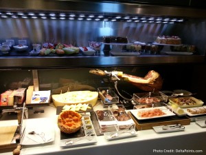lunch buffet lufthansa 1st class lounge fra airport delta points blog (2)