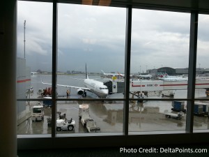 united 737 yyz airport delta points blog