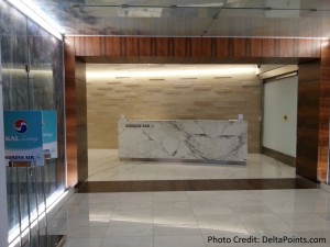 entrance Korean Air lounge LAX Delta Points blog