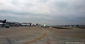delta jet and tails in DTW detroit airport delta points blog